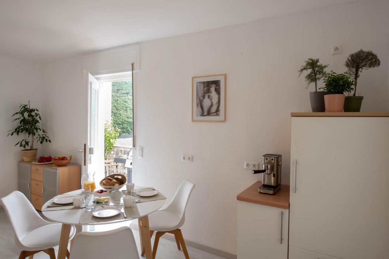 Ferienwohnung Burgblick Coraidelstein Klotten Bagian luar foto